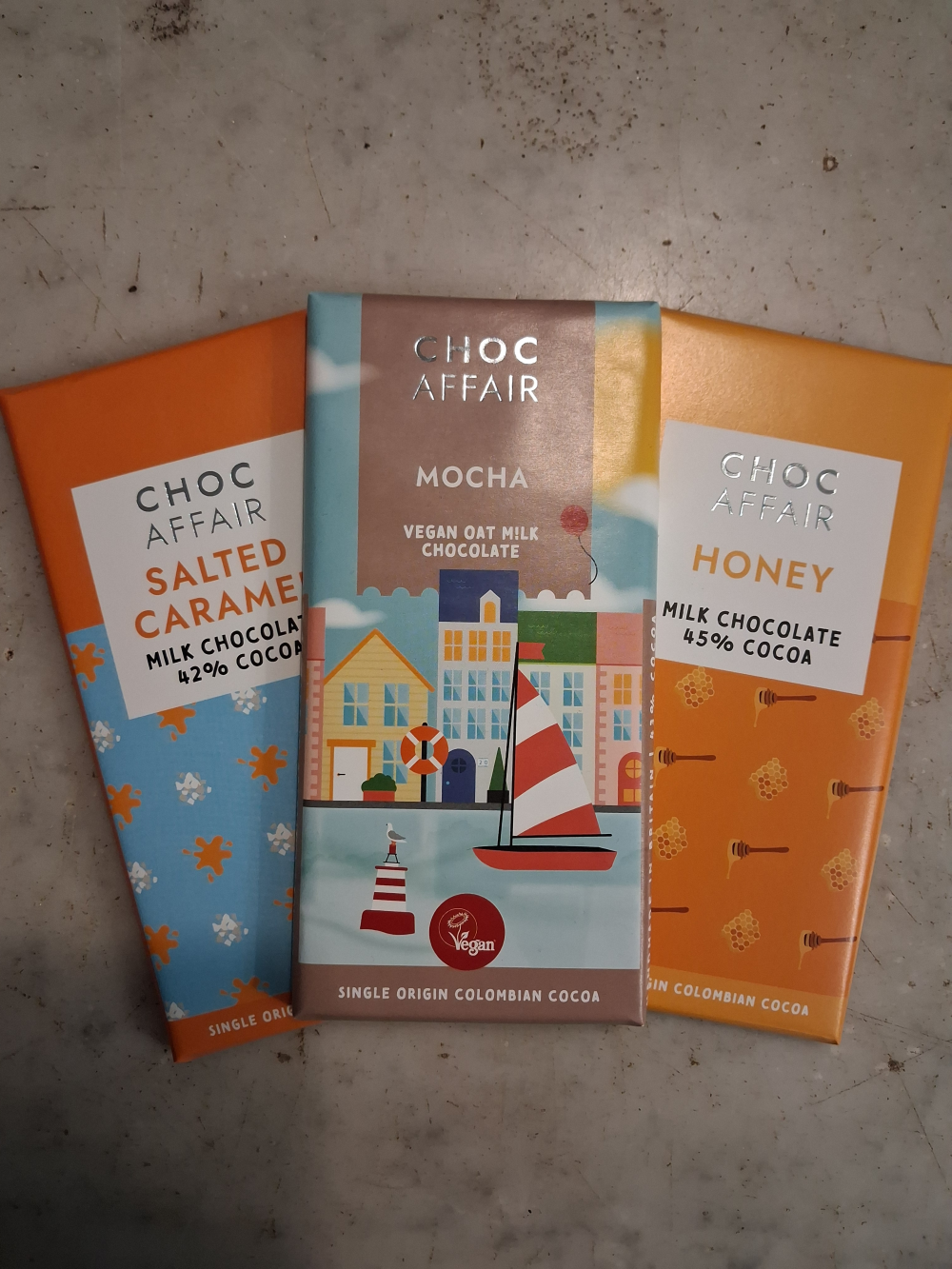 Set of three milk chocolates Product Image